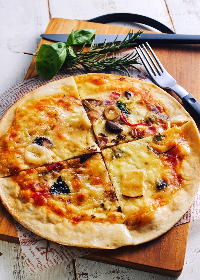 クリスピーピッツァセット 21cm 4枚入り マルゲリータ 153g カプリチョーザ 174g クワトルフォルマッジョ 162g ペスカトーレ 166g 直径21 各1枚 計4枚 お米 パン 麺 グルメ通販のオンワード マルシェ