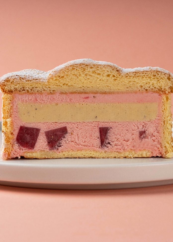 苺のシャルロットケーキ