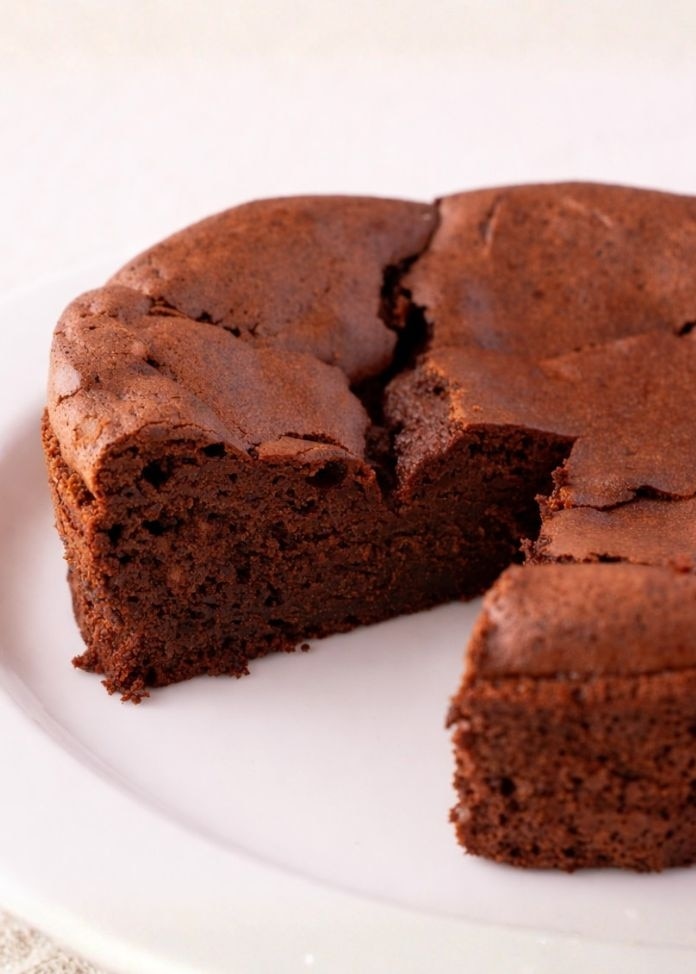 ダニエルズのガトーショコラ 甘さ控えめで香り高く、大人の味わいに仕上げた逸品 【300g】