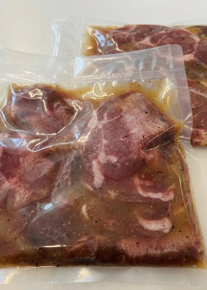 仔牛の厚切り牛タン6mm（塩だれ）450g×2袋