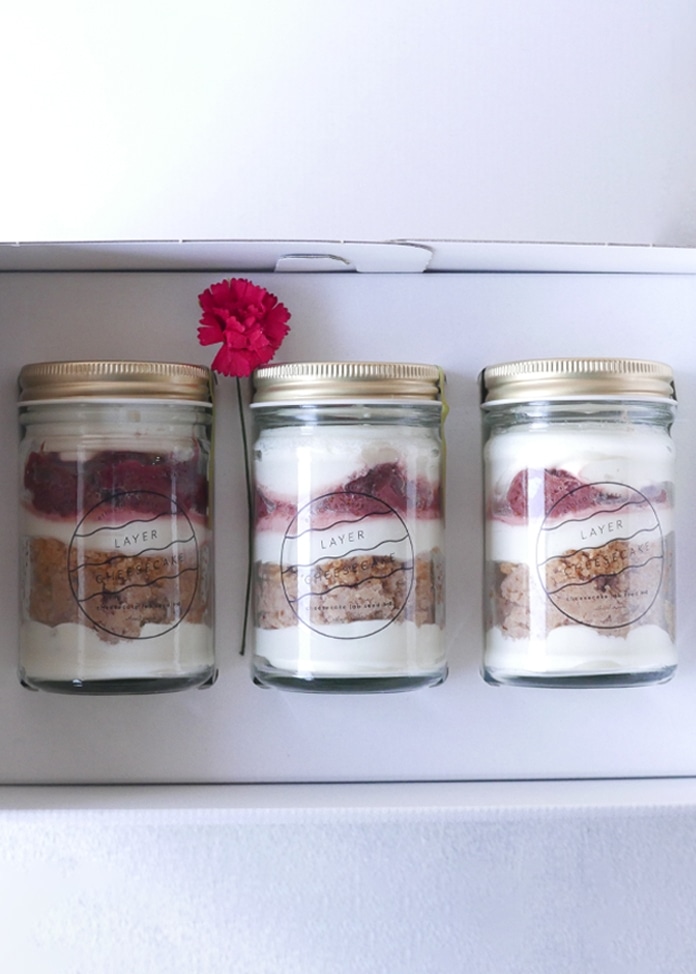 【ミニカーネーション飾り付き】premium有機苺のレイヤーチーズケーキ3個セット