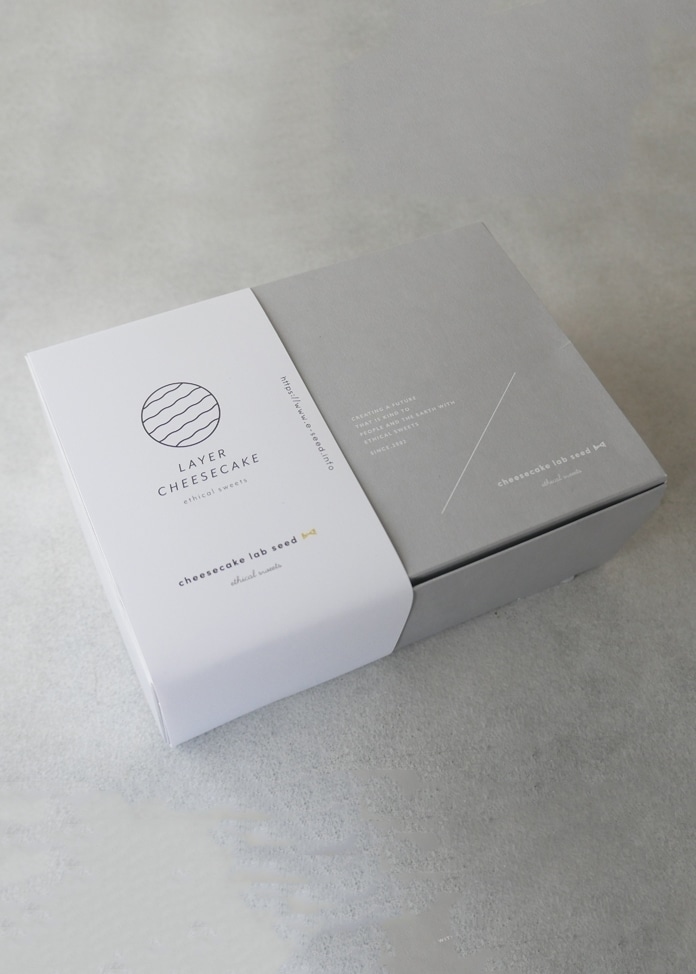 【ミニカーネーション飾り付き】premium有機苺のレイヤーチーズケーキ3個セット