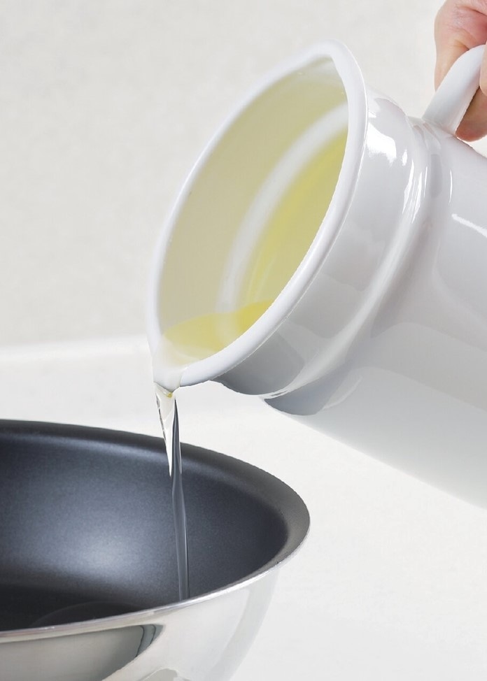 漉しアミ付オイルポット（ホワイト）