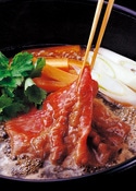 〈山形の極み〉米沢牛　すき焼用　肉質等級：4等級（B.M.S.No.5）以上