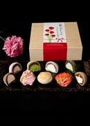 伊勢屋與兵衛母の日木箱「麝香撫子」（じゃこうなでしこ）