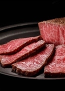 国産牛プレミアムローストビーフ350g（ソース付き）