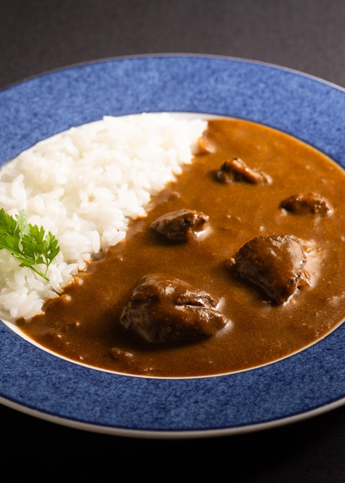 【モルソー】秋元さくら監修　国産牛すじ赤ワイン煮込カレー