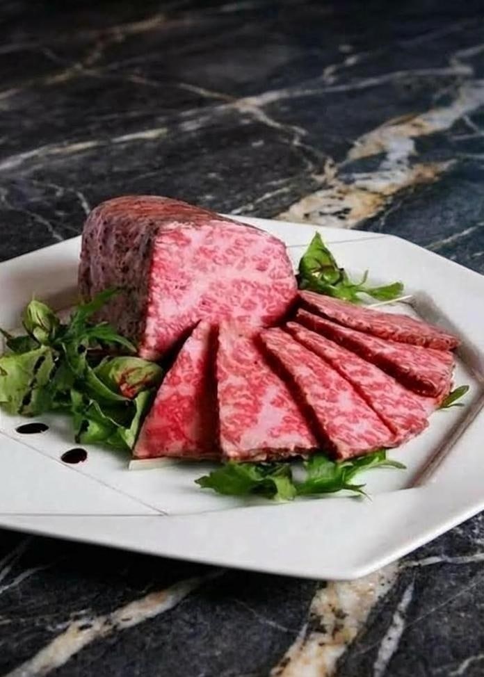 松阪牛プレミアムローストビーフ200g（ソース付き）