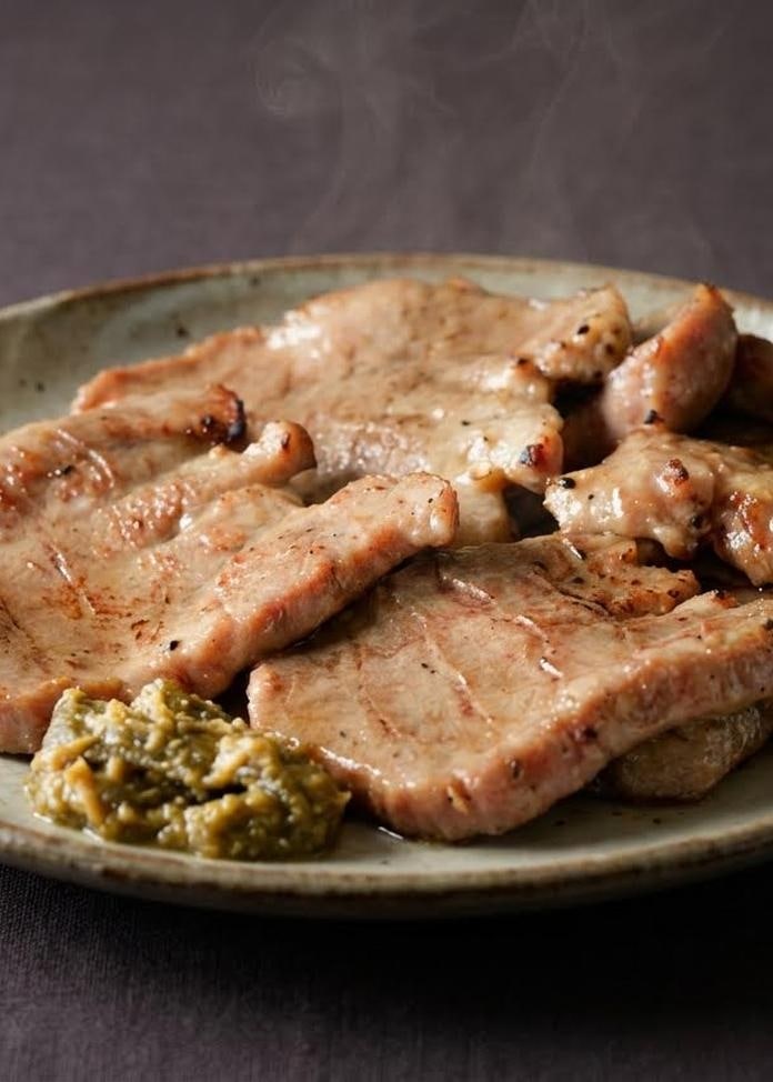 仔牛の厚切り牛タン6mm（塩だれ）450g×2袋