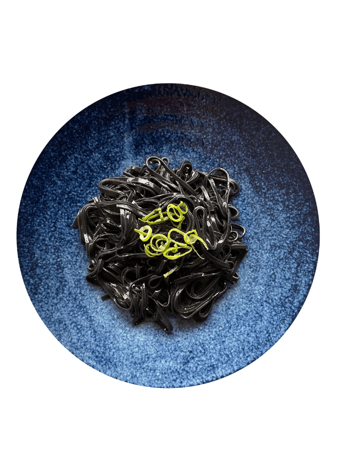 手綯いの稲庭うどん竹炭仕込み漆黒 180g(2人前)×5袋