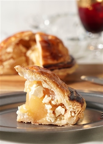 りんごの酸味と甘味を楽しむプレミアム白金アップルパイ（チーズ）
