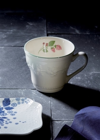 【ウェッジウッド】フェスティビティ ラズベリー マグ