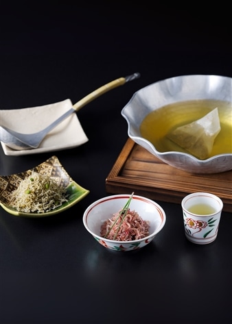 料亭のお出汁とちりめん山椒2色添え