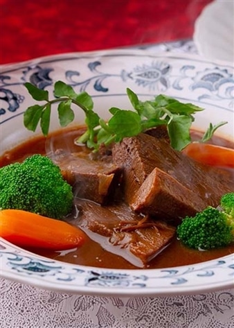 【ノワ・ド・ココ 清水シェフ監修】まるごと牛タンシチュー