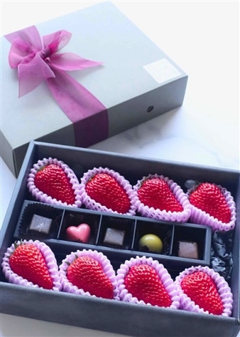 【冬／春限定】朝採れいちご＆ボンボンショコラ（M）