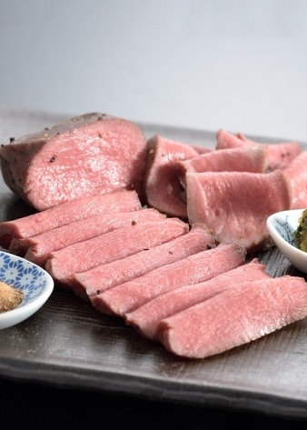 京都の老舗料亭『下鴨茶寮』からとろけるように柔らかい「ロースト牛タン」が販売開始！