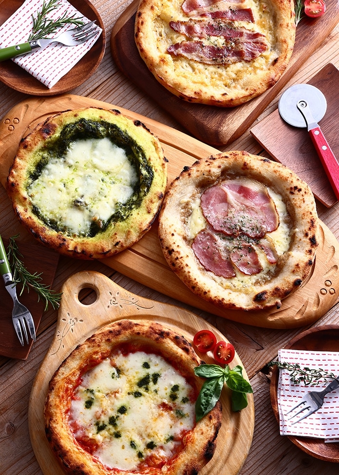 『唐津くん煙工房』ハムの匠×本格石釜PIZZA！こだわりの自家製ハムやベーコンをトッピングしたナポリ風石釜ピザ。