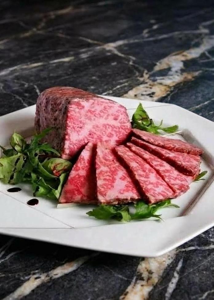 松阪牛プレミアムローストビーフ200g（ソース付き）