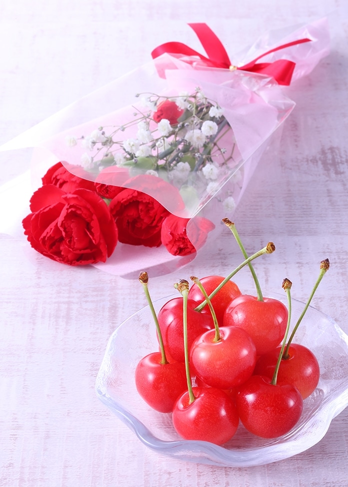 【母の日】さくらんぼ佐藤錦＆カーネーションミニ花束