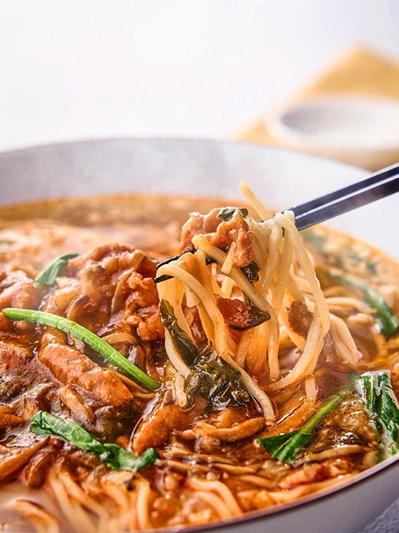 すっぱ辛い豚肉の炒めのせスープそば（2食入り）